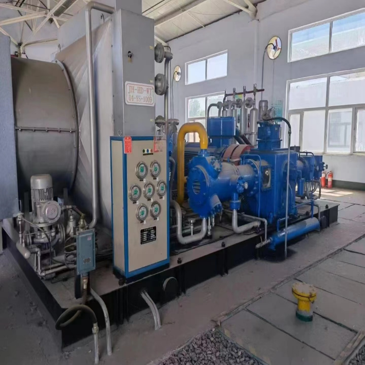天然气压缩机  CNG加气站  产品型号DF-1.95/10-2501型  转速740r/min	